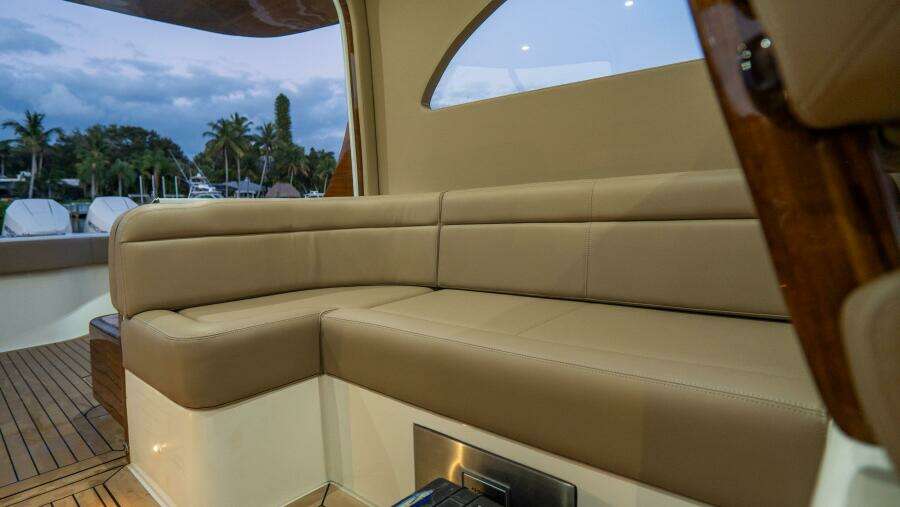 43 HTX 43ft Front Runner Yacht For Sale