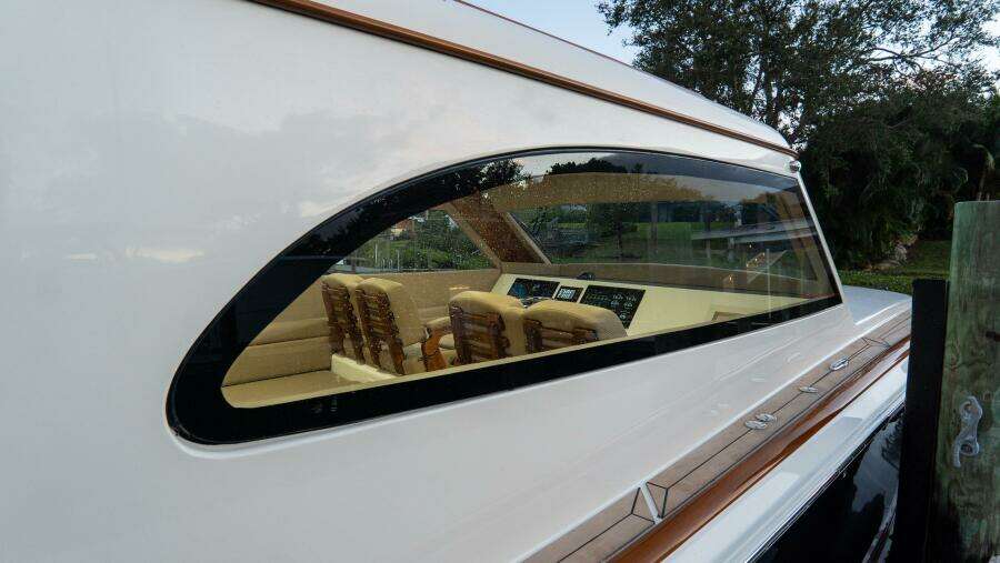 43 HTX 43ft Front Runner Yacht For Sale