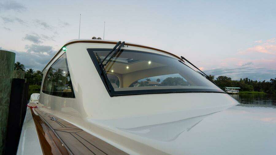 43 HTX 43ft Front Runner Yacht For Sale