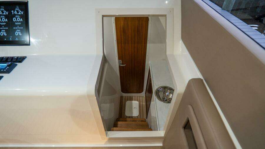 43 HTX 43ft Front Runner Yacht For Sale