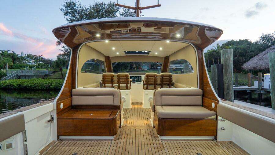 43 HTX 43ft Front Runner Yacht For Sale