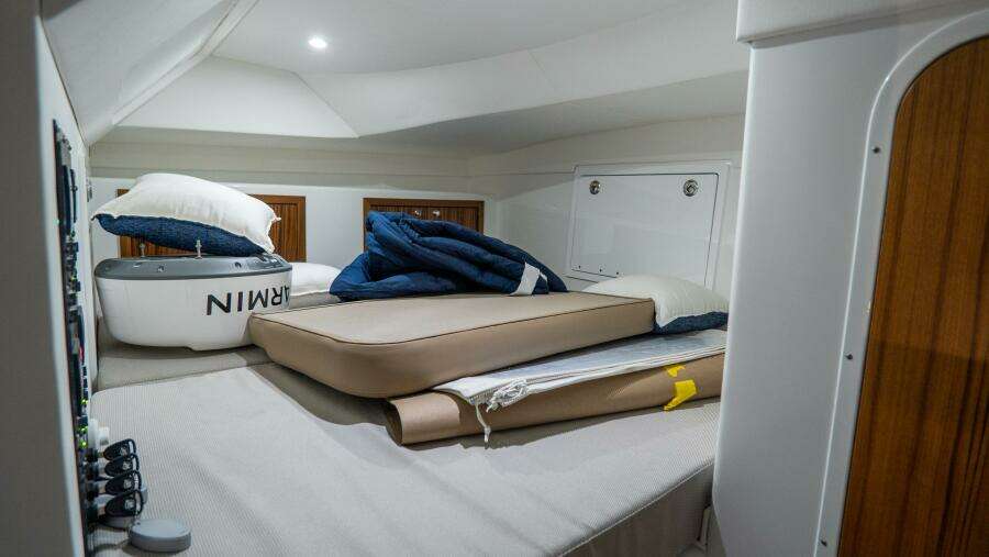 43 HTX 43ft Front Runner Yacht For Sale