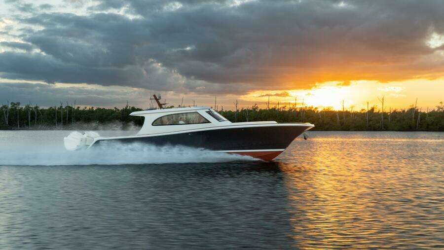43 HTX 43ft Front Runner Yacht For Sale