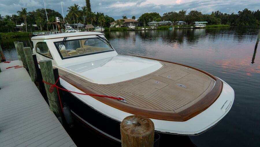 43 HTX 43ft Front Runner Yacht For Sale