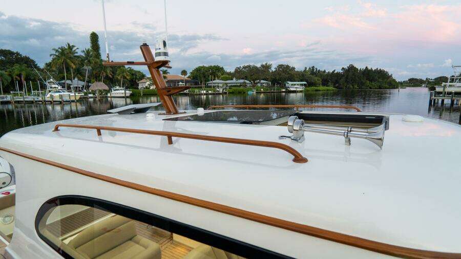 43 HTX 43ft Front Runner Yacht For Sale