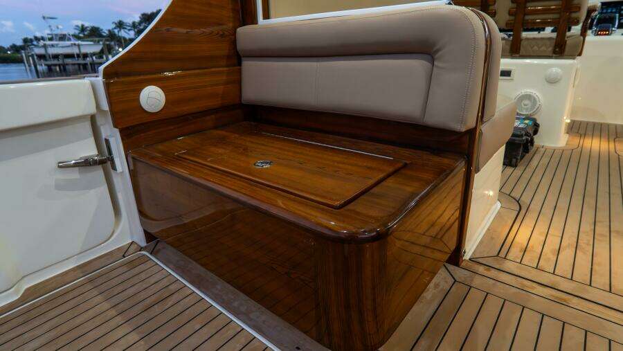 43 HTX 43ft Front Runner Yacht For Sale