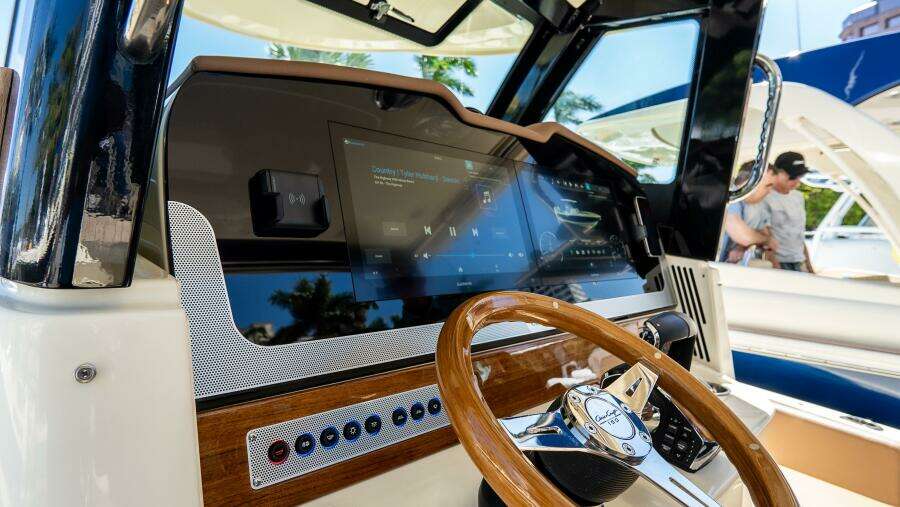 Catalina 31 31ft Chris Craft Yacht For Sale