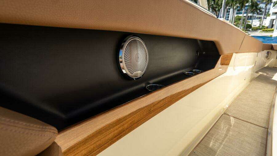 Catalina 31 31ft Chris Craft Yacht For Sale