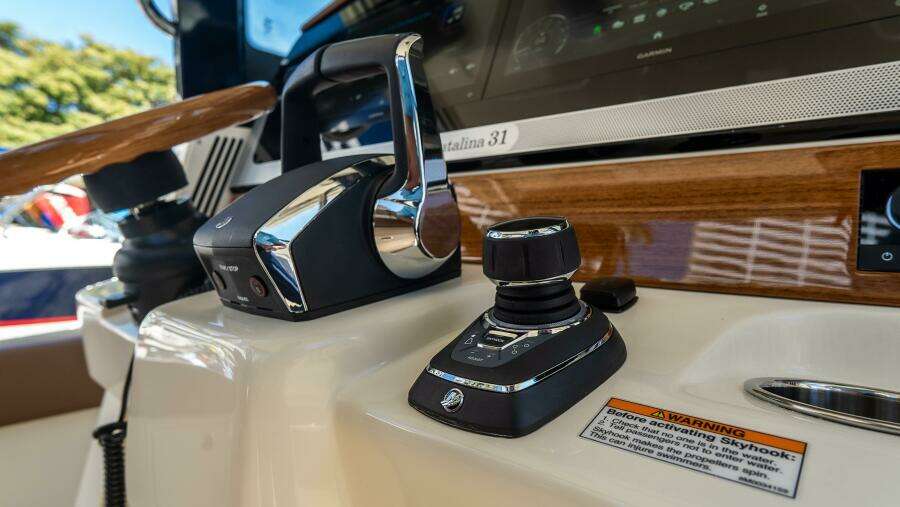 Catalina 31 31ft Chris Craft Yacht For Sale