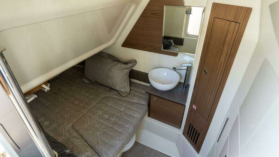 Catalina 31 31ft Chris Craft Yacht For Sale