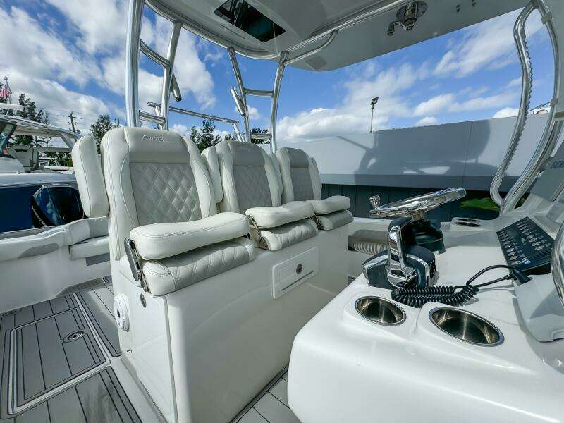 36 CC 36ft Front Runner Yacht For Sale