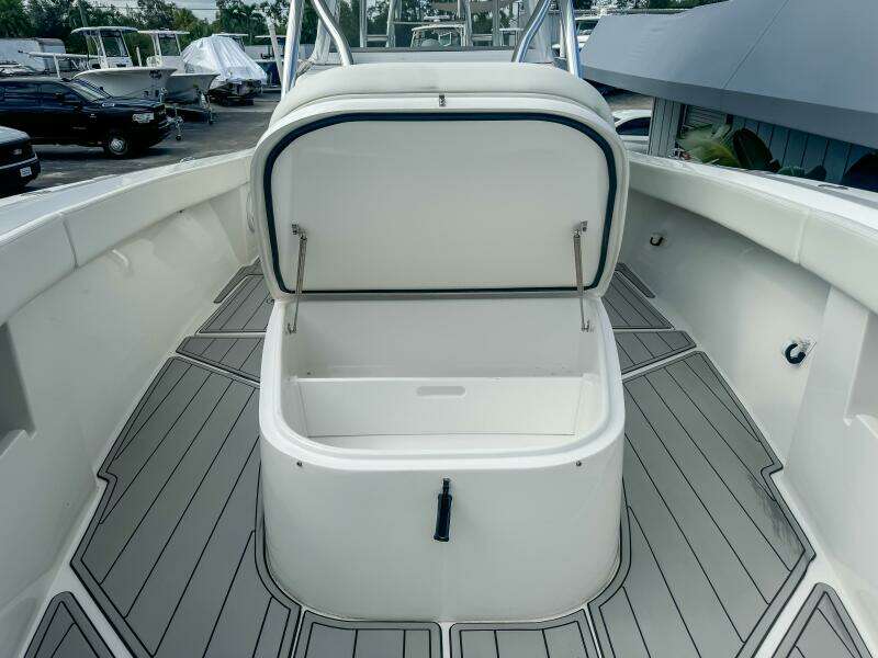 36 CC 36ft Front Runner Yacht For Sale