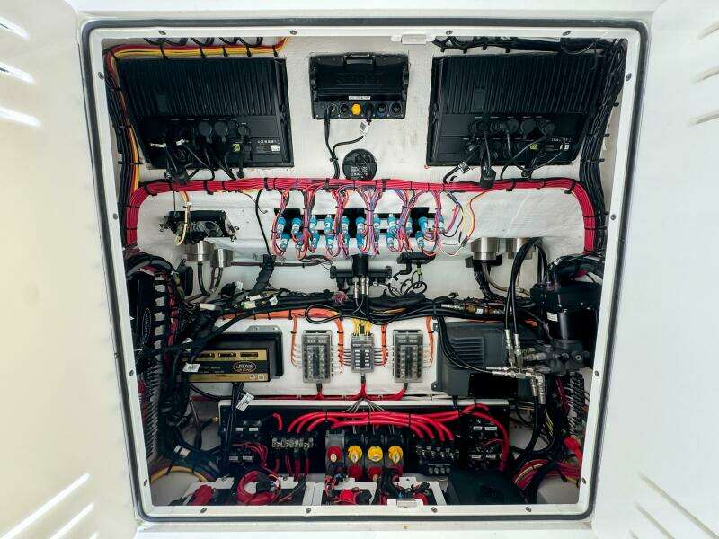 36 CC 36ft Front Runner Yacht For Sale