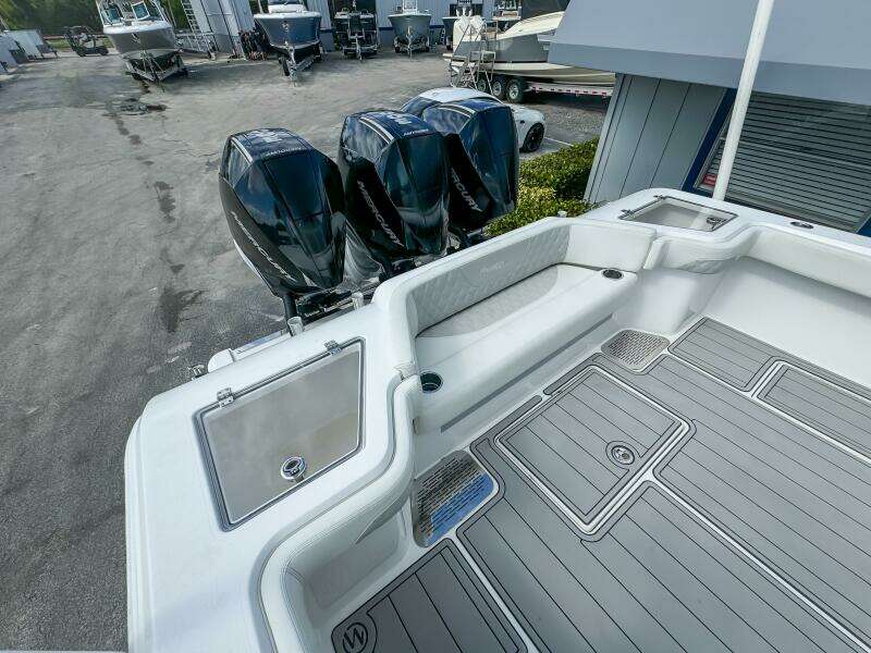 36 CC 36ft Front Runner Yacht For Sale