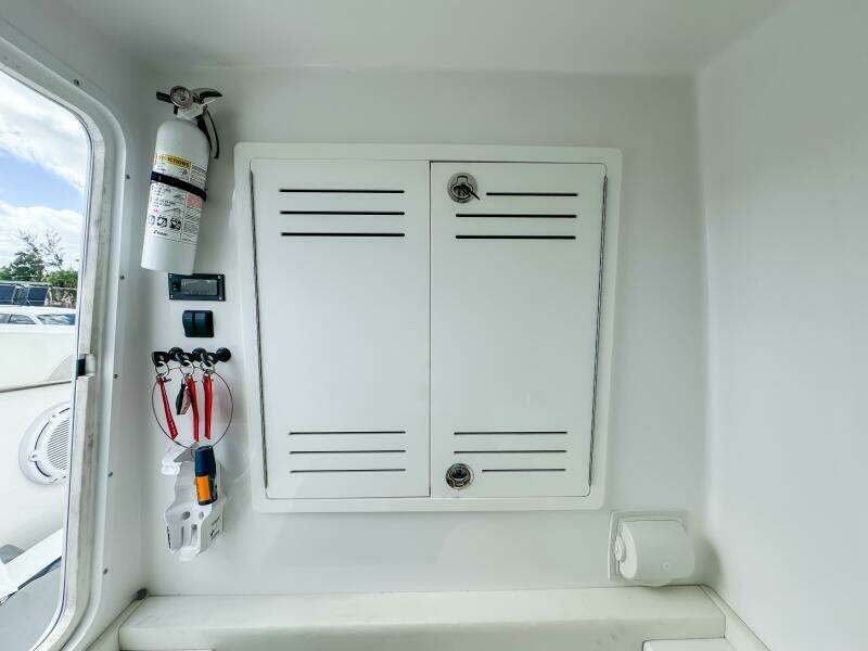 36 CC 36ft Front Runner Yacht For Sale