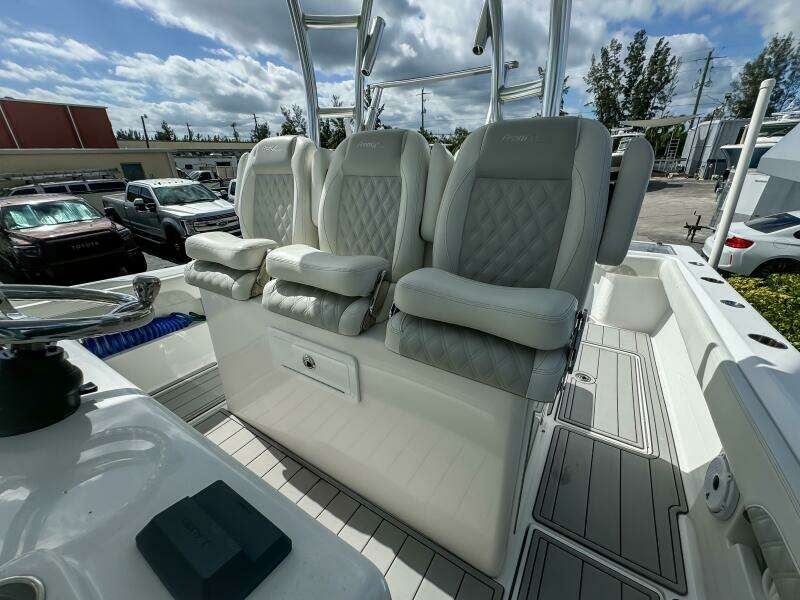 36 CC 36ft Front Runner Yacht For Sale