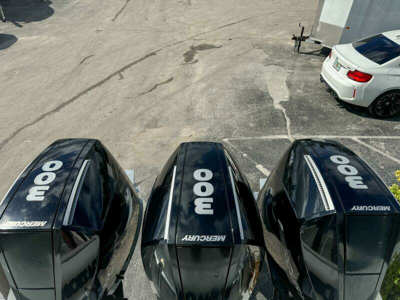 36 CC 36ft Front Runner Yacht For Sale