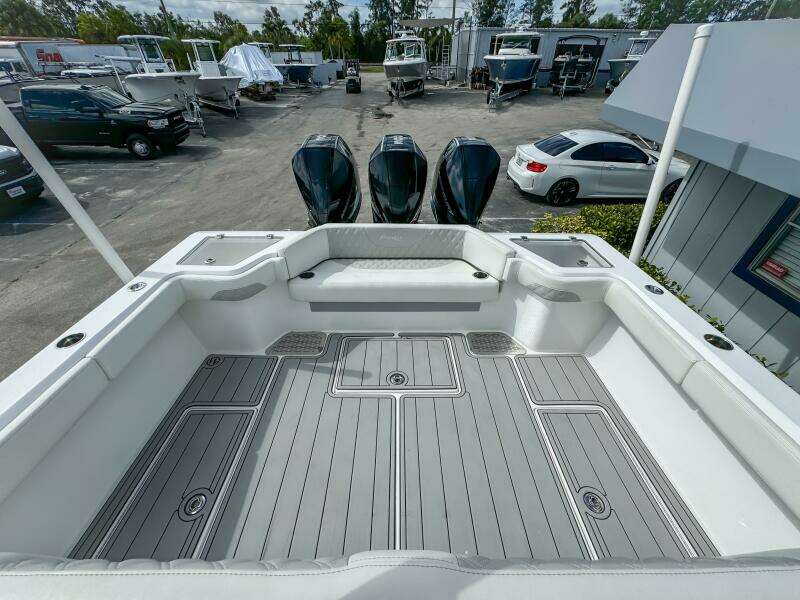 36 CC 36ft Front Runner Yacht For Sale