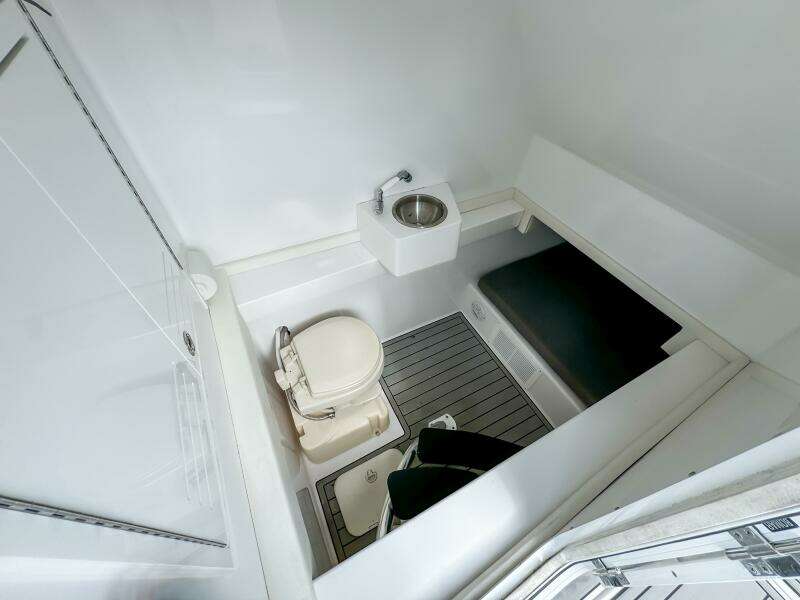 36 CC 36ft Front Runner Yacht For Sale