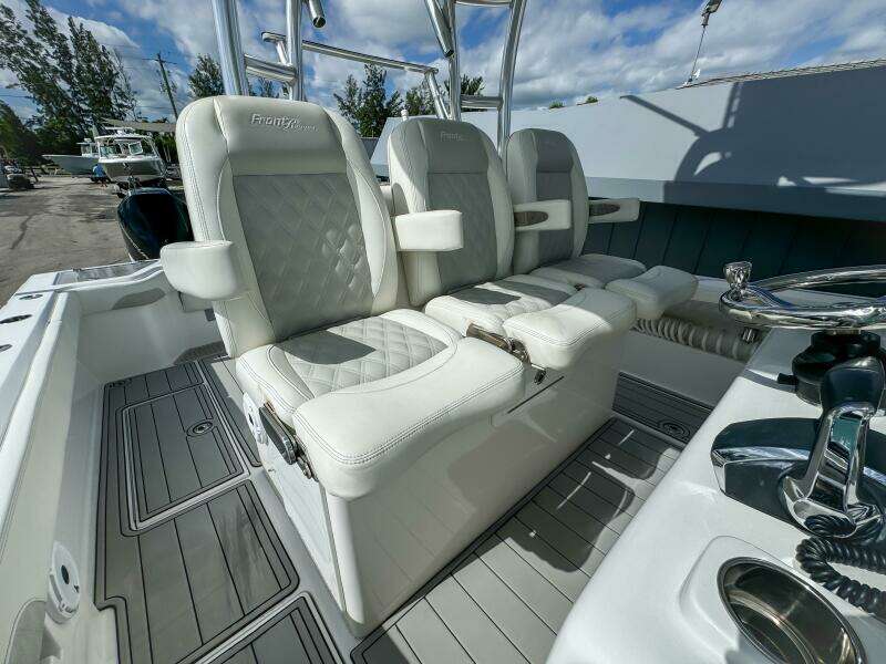 36 CC 36ft Front Runner Yacht For Sale