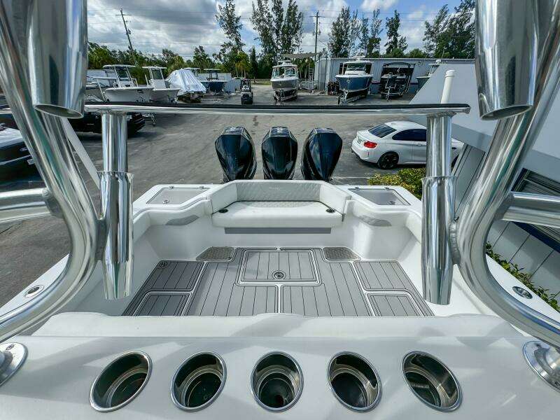 36 CC 36ft Front Runner Yacht For Sale