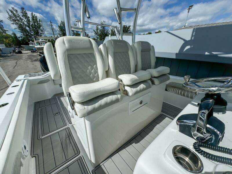 36 CC 36ft Front Runner Yacht For Sale