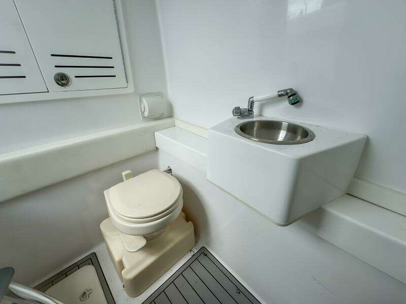 36 CC 36ft Front Runner Yacht For Sale