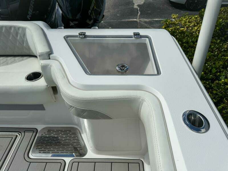 36 CC 36ft Front Runner Yacht For Sale