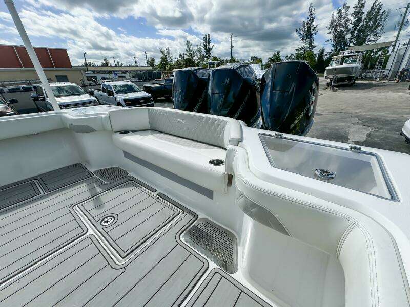 36 CC 36ft Front Runner Yacht For Sale