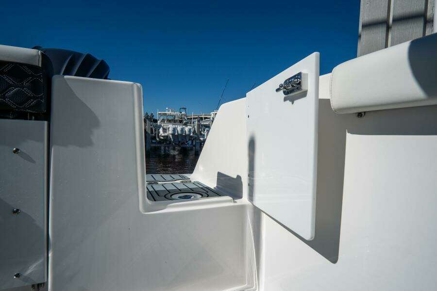 292 CC Adventure 29ft Tidewater Yacht For Sale