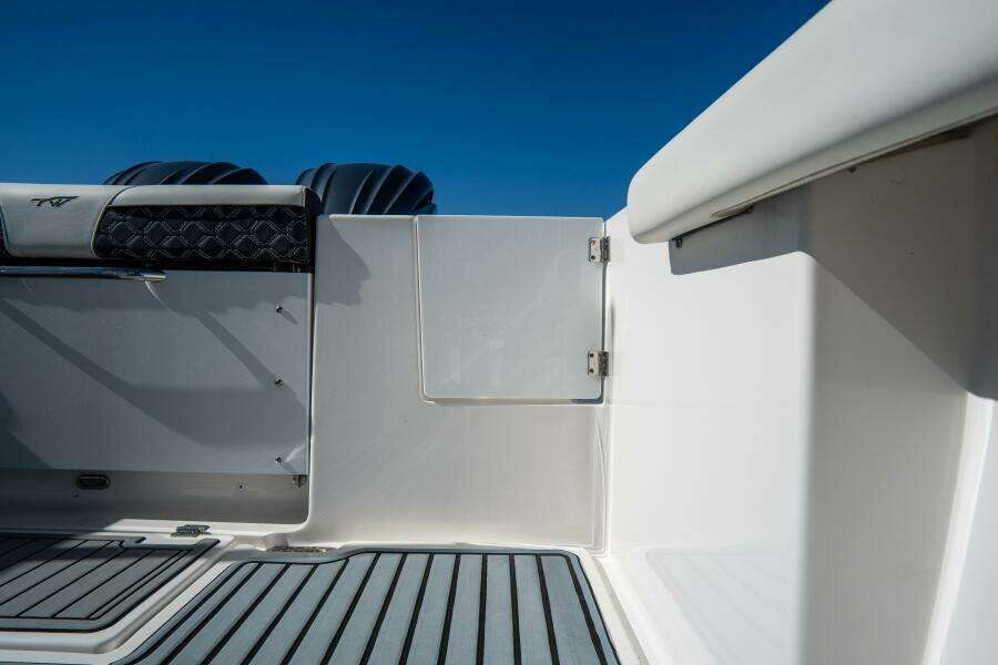 292 CC Adventure 29ft Tidewater Yacht For Sale