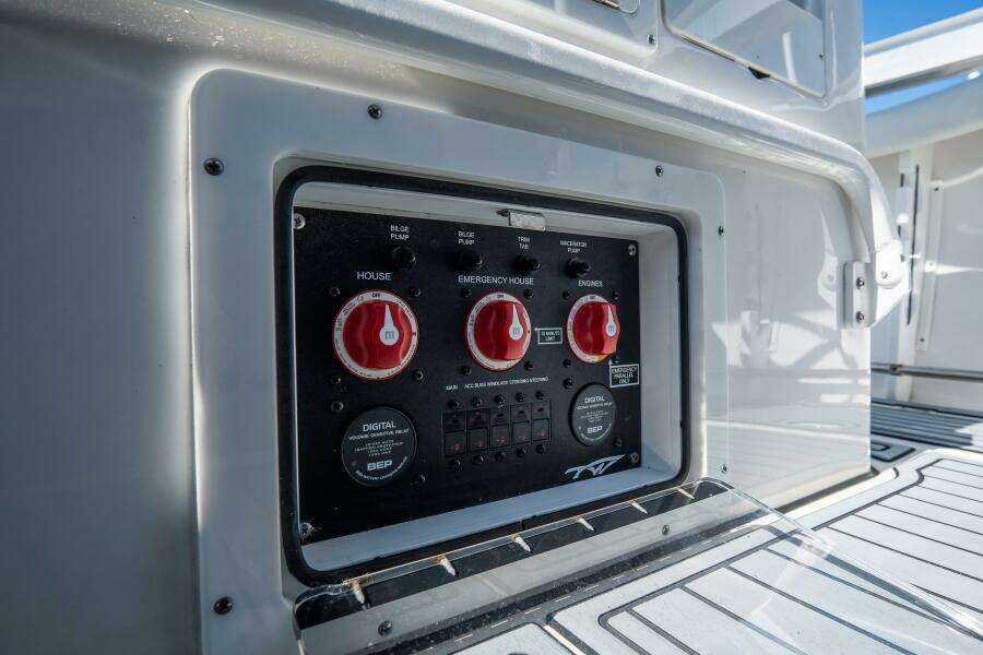 292 CC Adventure 29ft Tidewater Yacht For Sale