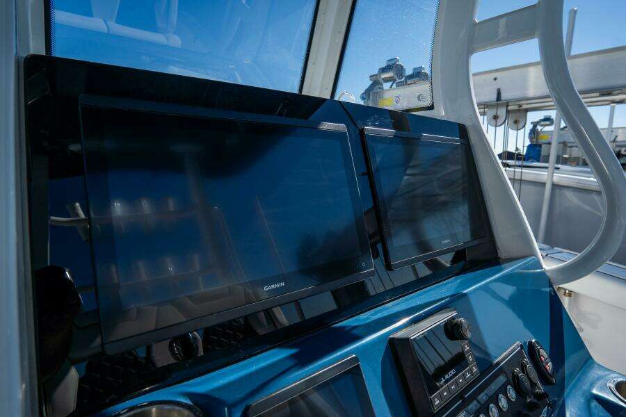 292 CC Adventure 29ft Tidewater Yacht For Sale