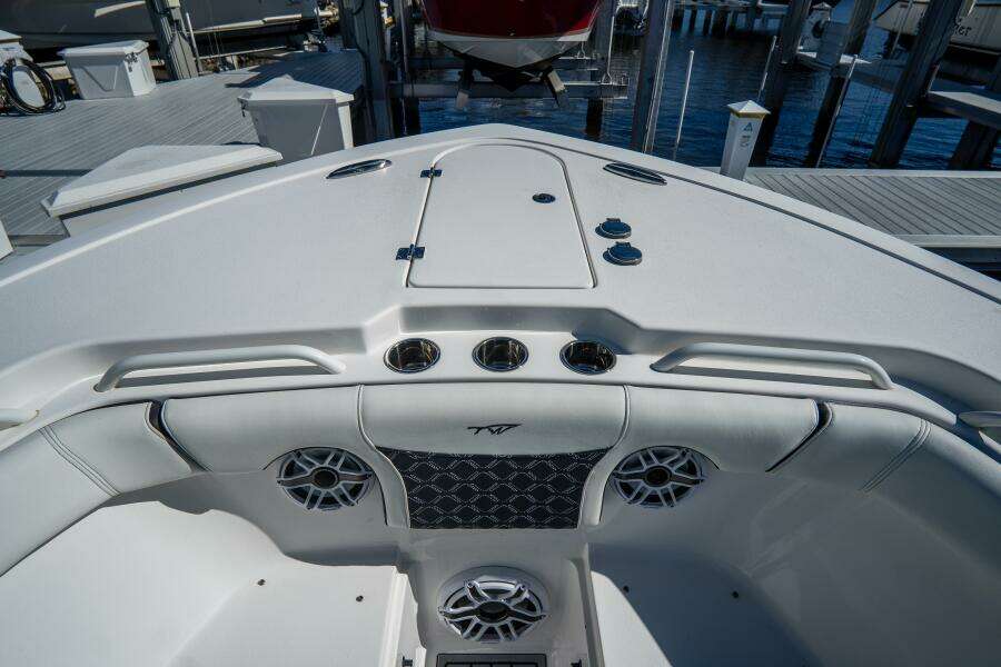 292 CC Adventure 29ft Tidewater Yacht For Sale