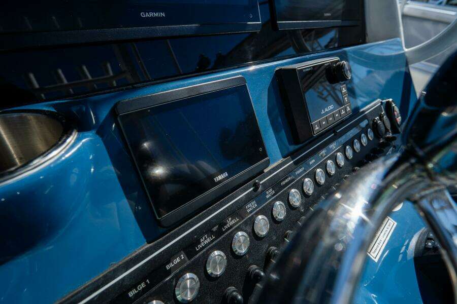 292 CC Adventure 29ft Tidewater Yacht For Sale