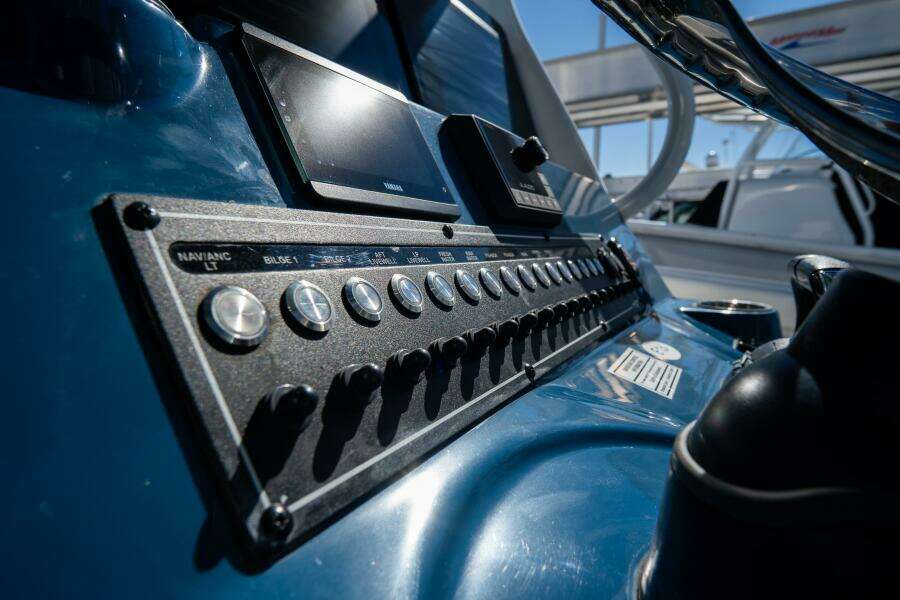 292 CC Adventure 29ft Tidewater Yacht For Sale