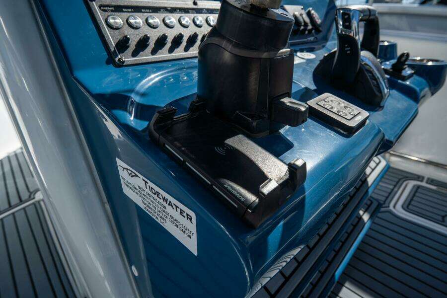 292 CC Adventure 29ft Tidewater Yacht For Sale