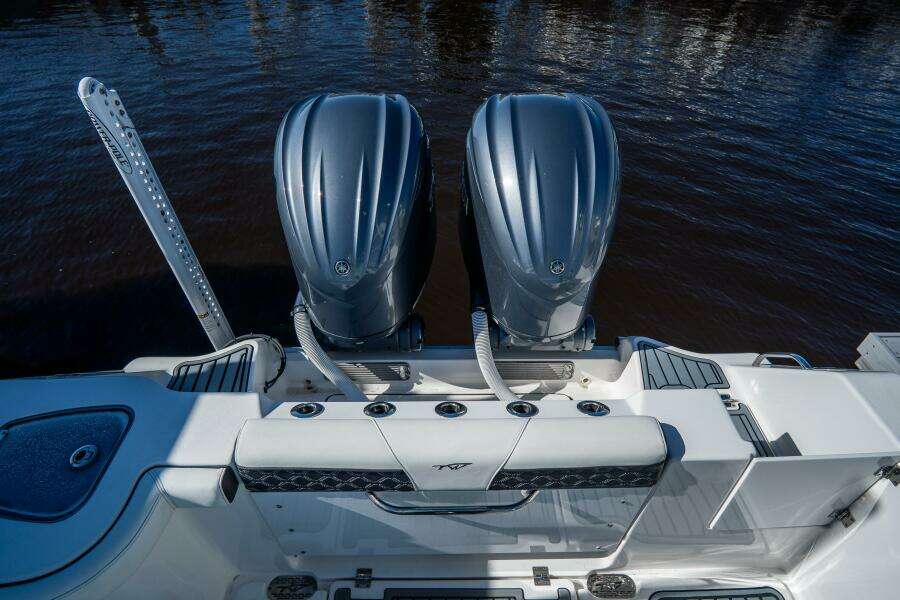 292 CC Adventure 29ft Tidewater Yacht For Sale