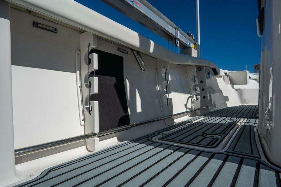 292 CC Adventure 29ft Tidewater Yacht For Sale