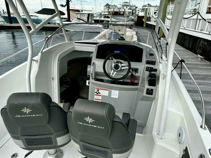 LADY LILY 24ft Jeanneau Yacht For Sale