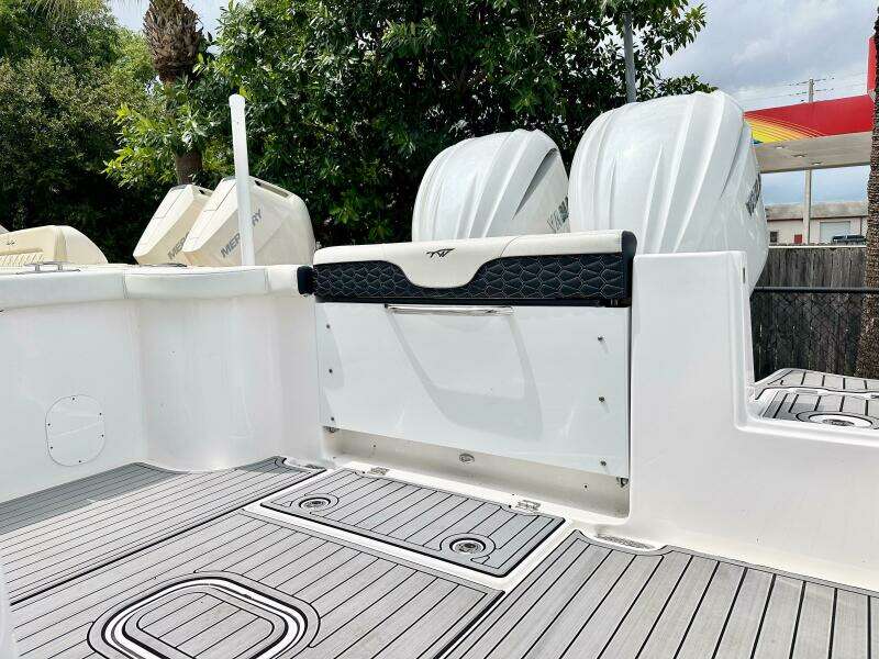 292 CC Adventure 29ft Tidewater Yacht For Sale