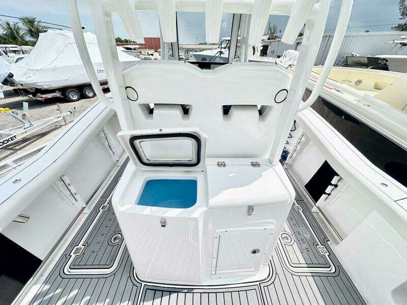 292 CC Adventure 29ft Tidewater Yacht For Sale