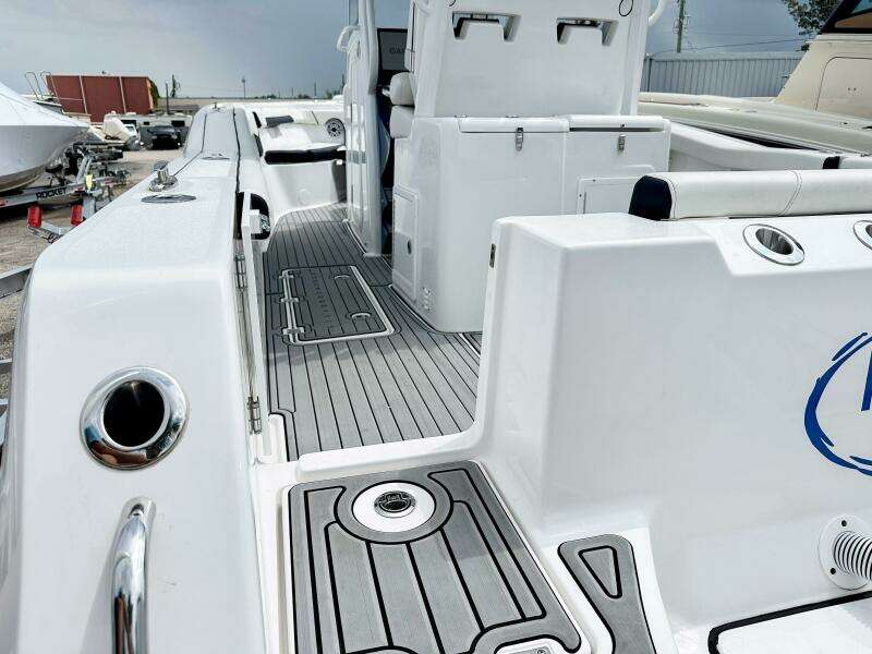 292 CC Adventure 29ft Tidewater Yacht For Sale