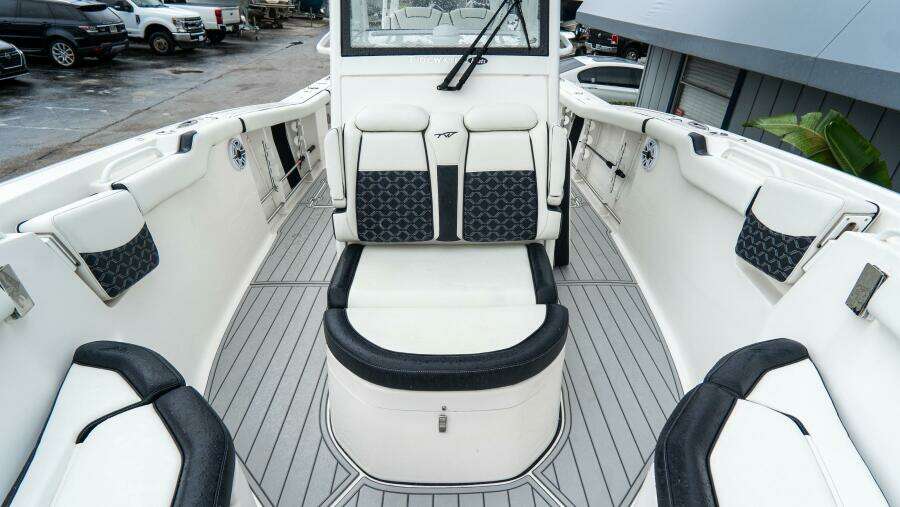 292 CC Adventure 29ft Tidewater Yacht For Sale