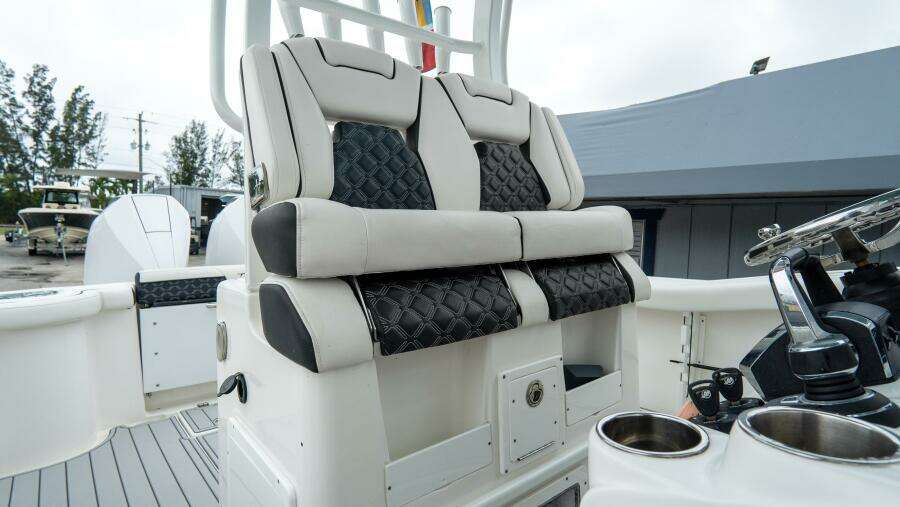 292 CC Adventure 29ft Tidewater Yacht For Sale