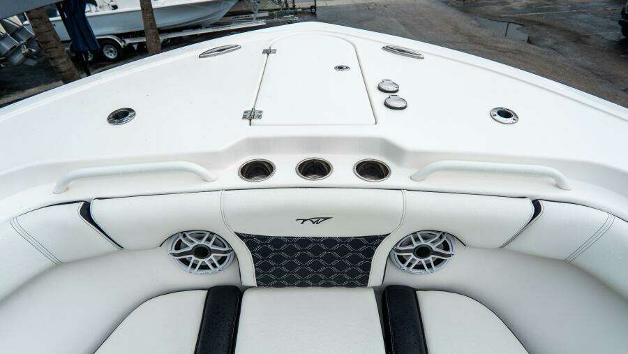 292 CC Adventure 29ft Tidewater Yacht For Sale