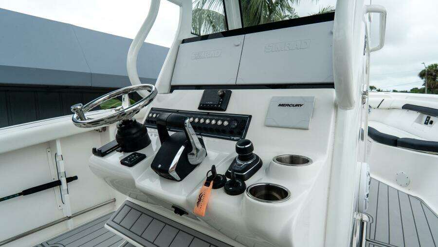 292 CC Adventure 29ft Tidewater Yacht For Sale
