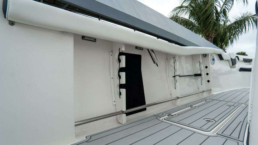 292 CC Adventure 29ft Tidewater Yacht For Sale