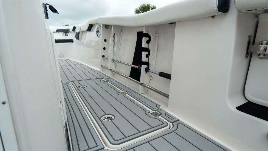 292 CC Adventure 29ft Tidewater Yacht For Sale