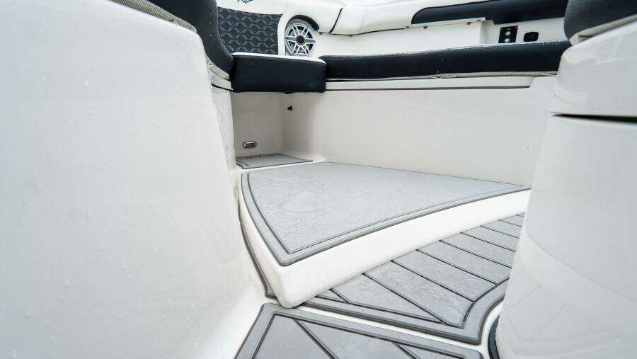 292 CC Adventure 29ft Tidewater Yacht For Sale